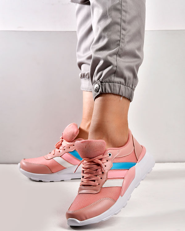 کفش مخصوص پیاده روی adidas