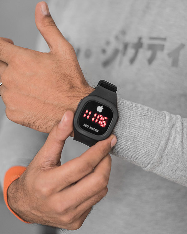 ساعت مچی  دیجیتال  مدل Apple