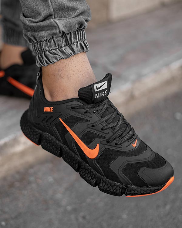 کفش ورزشی Nikeمردانه مشکی نارنجی مدلArax