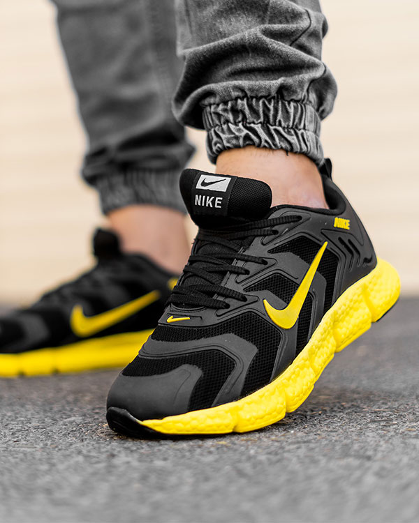 كفش ورزشي Nikeمردانه مشكي زرد مدلArax