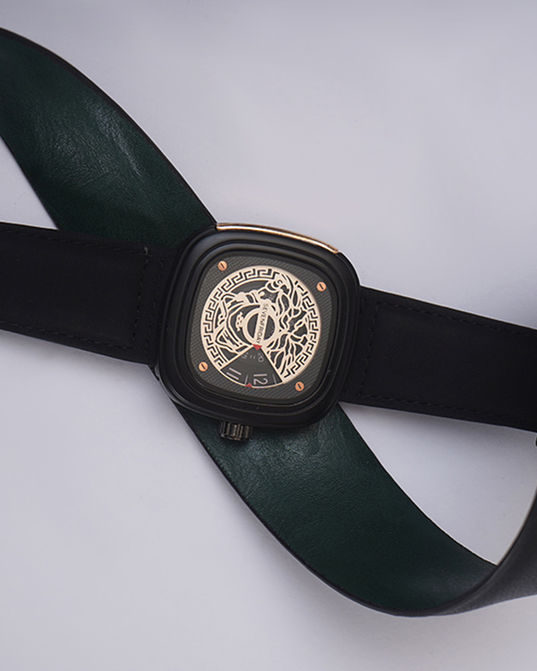 ساعت sevenfriday مدل Versace