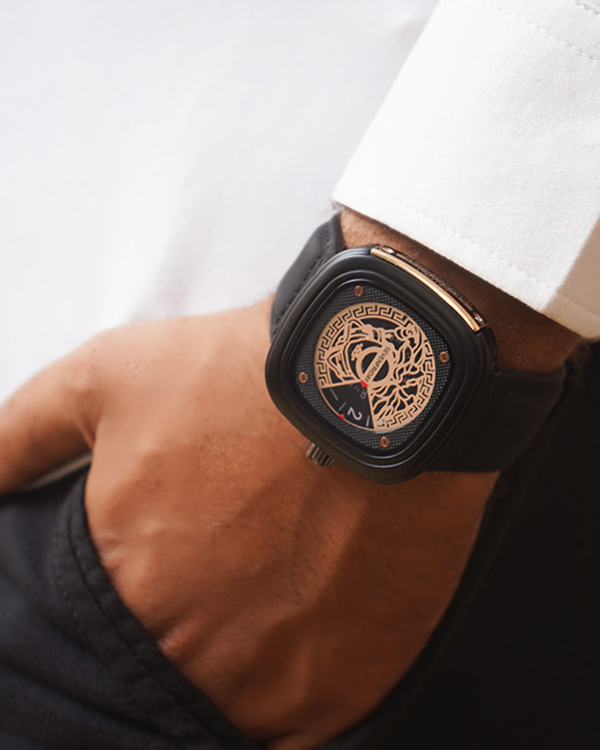 ساعت sevenfriday مدل Versace
