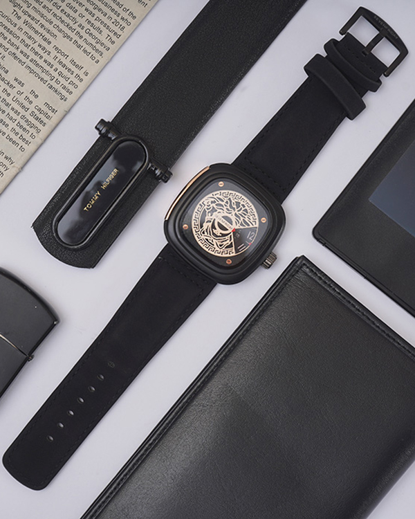 ساعت sevenfriday مدل Versace
