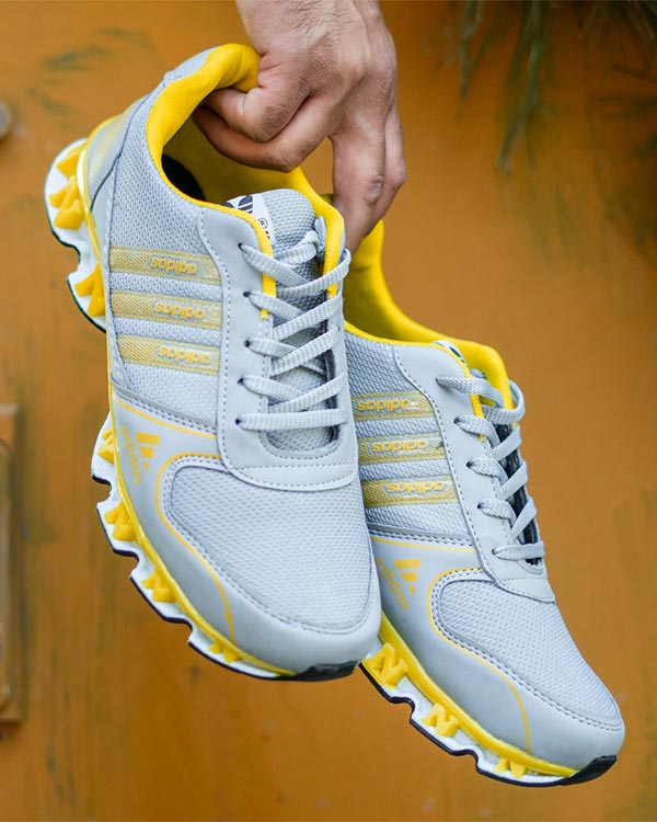 کفش ورزشی Adidas مردانه طوسی زرد مدل Gilva