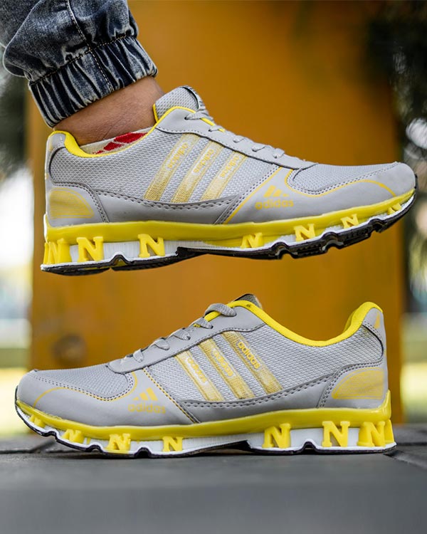 کفش ورزشی Adidas مردانه طوسی زرد مدل Gilva