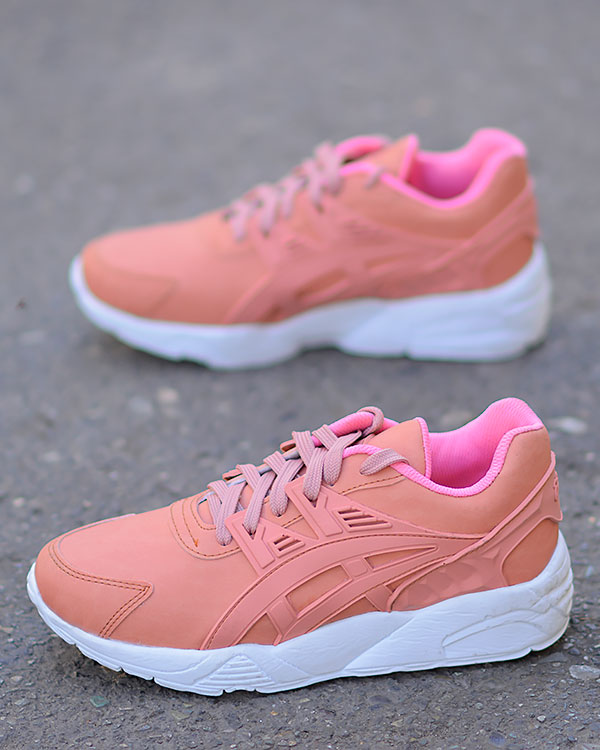 کفش ورزشی زنانه طرح asics مدل 0664