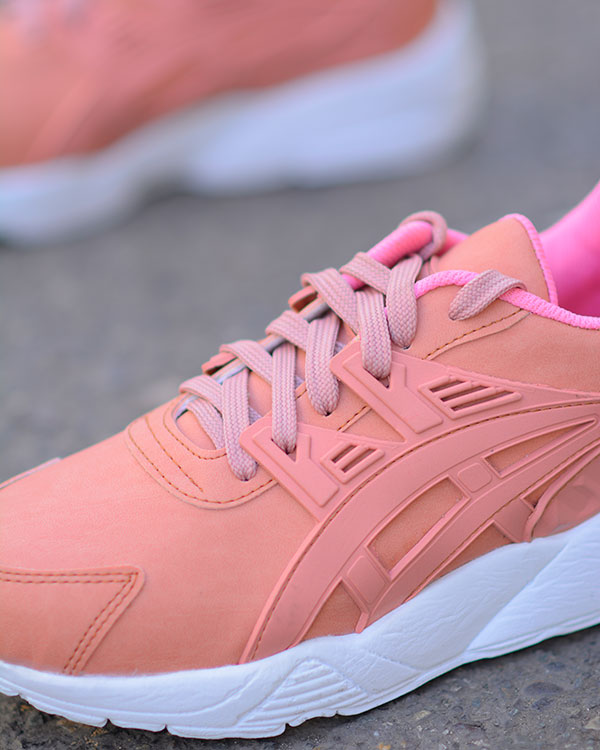کفش ورزشی زنانه طرح asics مدل 0664