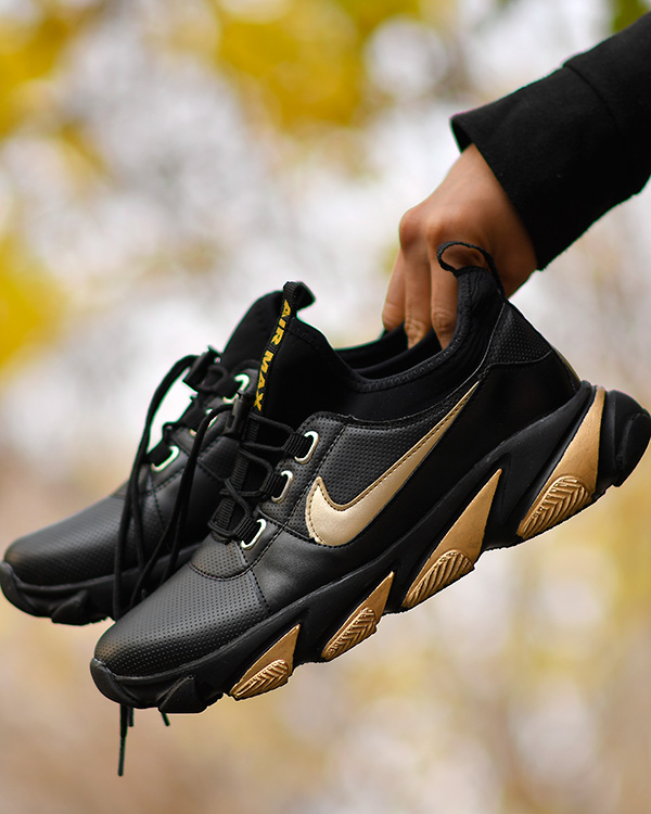 کفش مردانه NIKE طرح PIKA مشکی- طلایی مدل 4582