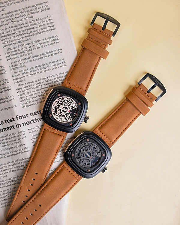 ساعت صفحه مربعی عقربه‌ای مردانه sevenfriday طرح Versace مدل 3722