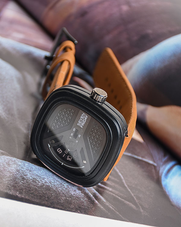 ساعت صفحه مربعی عقربه‌ای مردانه sevenfriday طرح richard مدل 3726