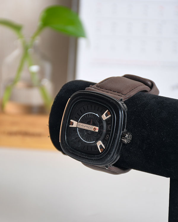 ساعت صفحه مربعی عقربه‌ای مردانه sevenfriday طرح rinaldمدل 3727