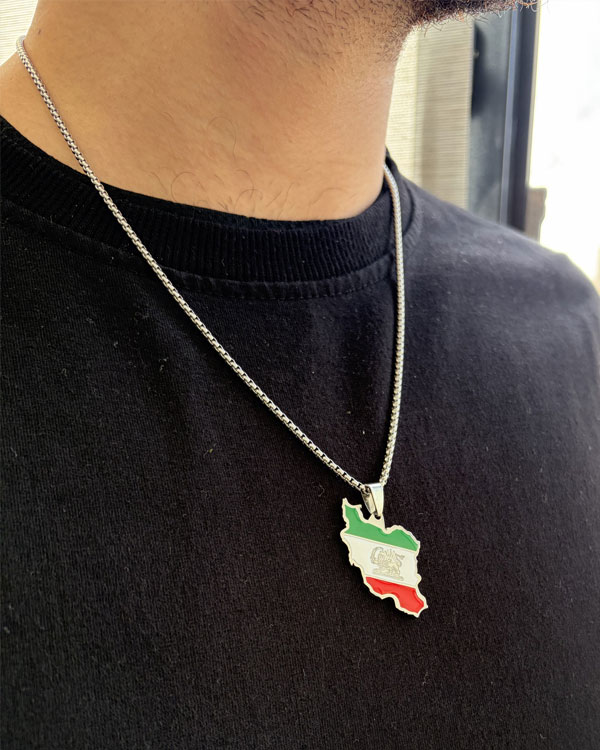 گردنبند ایران با نشان شیر و خورشید