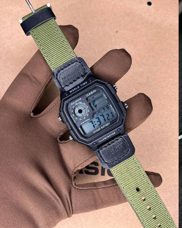 ساعت مردانه Casio World time بند برزنتی
